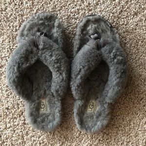 Ugg flip flops